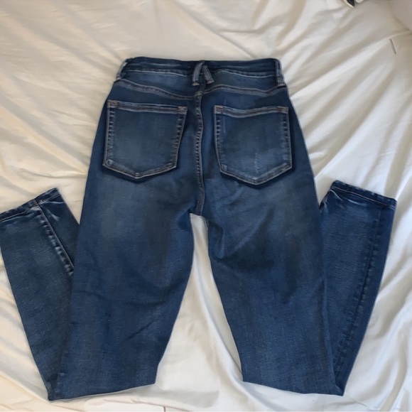 Good American Jeans - Picture 5 of 10